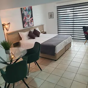 https://larnaca-bay-suites.protaras-cy-hotels.com