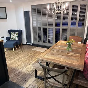 https://mangohauslondon-airconditionedgardenfire-pit.cambridgehotelsuk.com
