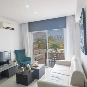 https://sun-sea-seaview-apartment.protaras-cy-hotels.com